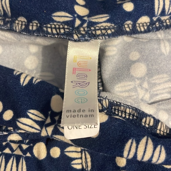 LulaRoe leggings blue and white one size - Picture 3 of 4